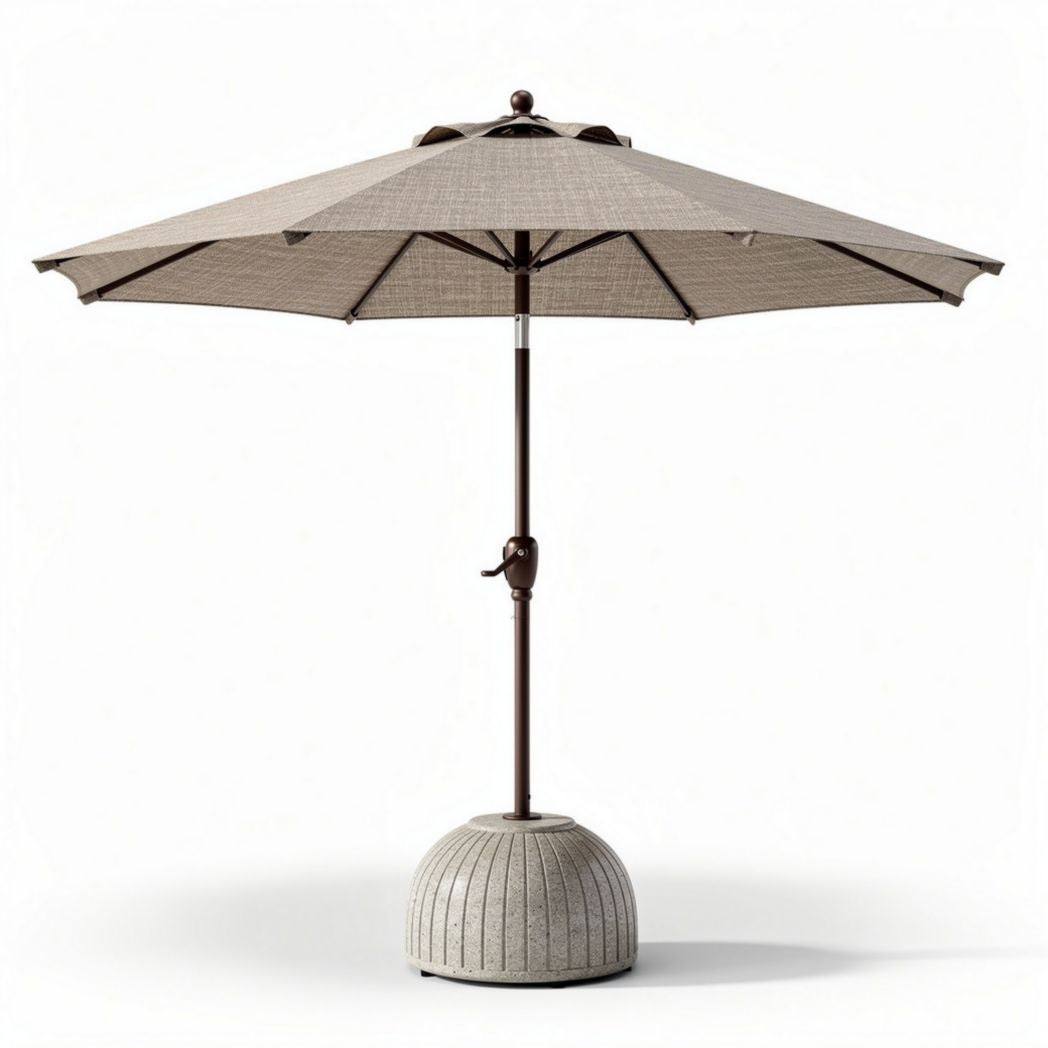 Parasoll met een diameter van 250 cm en een betonnen voet in bruin en beige